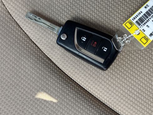 Used 2022 Toyota RAV4 LE AWD/4WD image 37