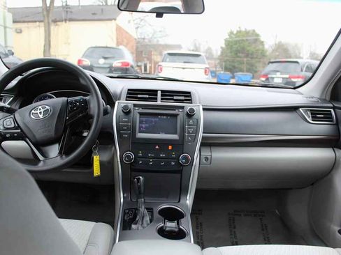 Used 2016 Toyota Camry LE image 27