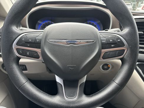 Used 2020 Chrysler Voyager Lxi FWD image 8