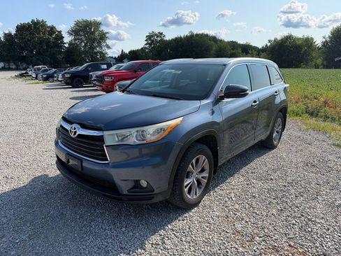 Used 2014 Toyota Highlander XLE AWD/4WD image 12