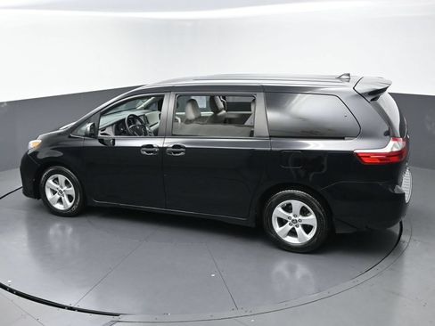 Used 2020 Toyota Sienna L FWD image 41