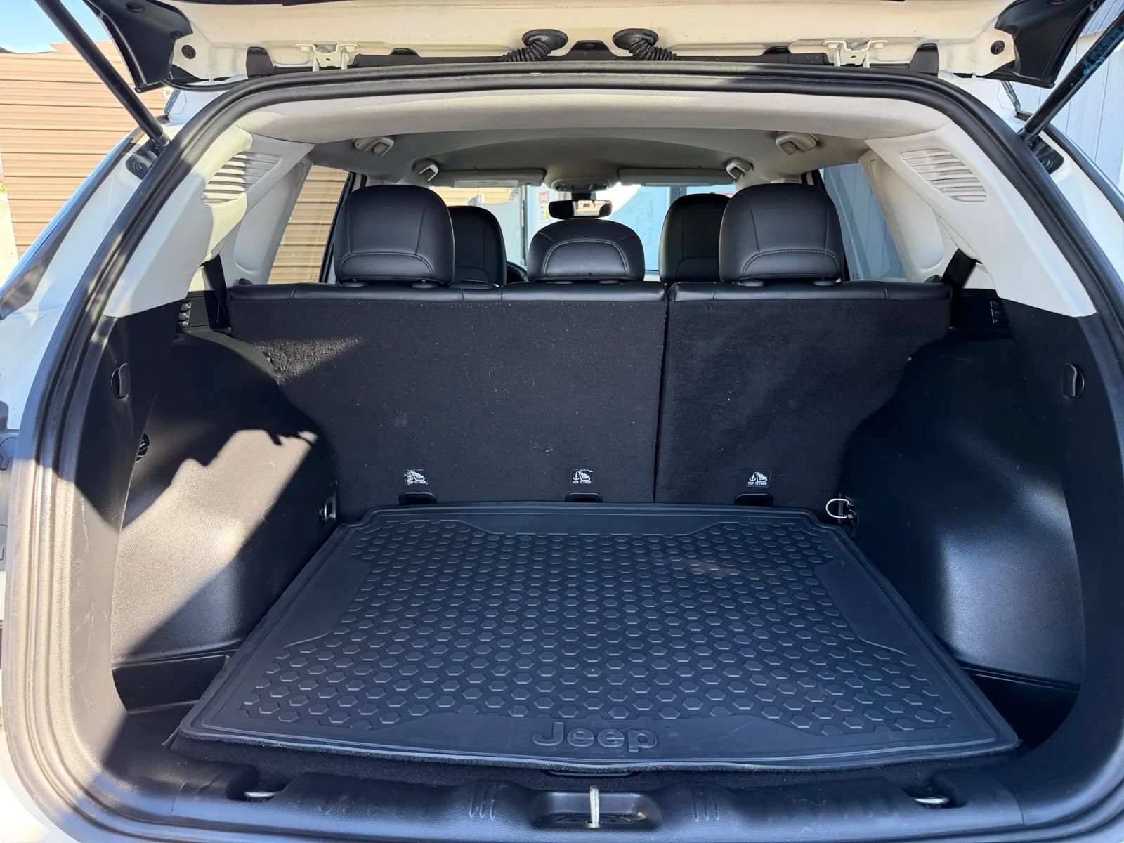 Used 2018 Jeep Compass Limited w/ Navigation Group FWD image 19
