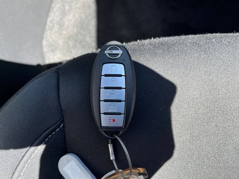 Used 2025 Nissan Altima 2.5 SV FWD image 21