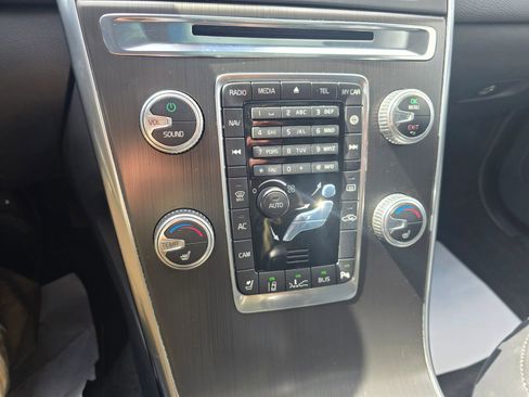 Used 2016 Volvo XC60 T5 Platinum image 18