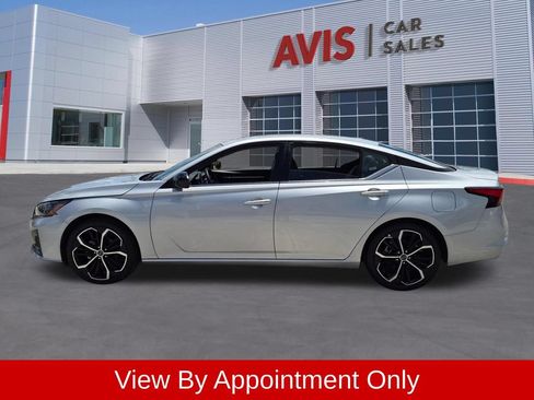 Used 2025 Nissan Altima 2.5 SR FWD image 9