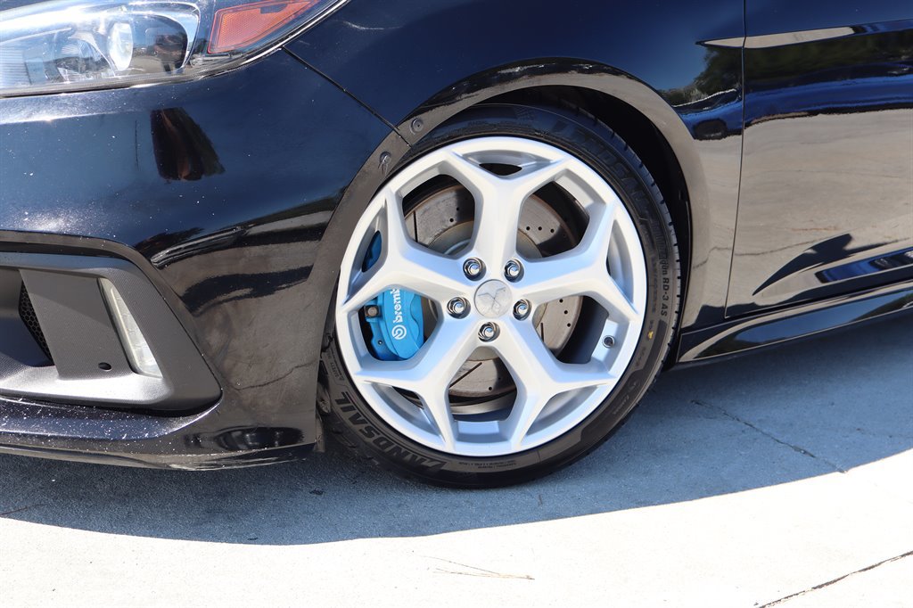 Used 2017 Ford Focus RS AWD/4WD image 11