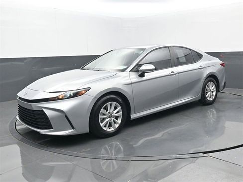 Used 2025 Toyota Camry LE image 20