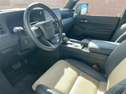 Certified 2024 Lexus GX 550 image 4