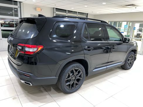 New 2025 Honda Pilot Touring image 6