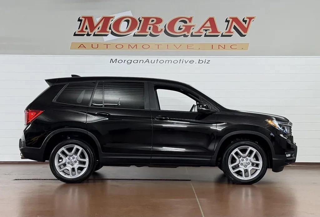 Used 2025 Honda Passport EX-L image 2