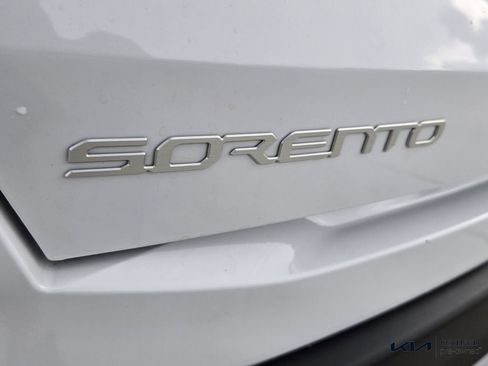 Certified 2026 Kia Sorento LX FWD image 15