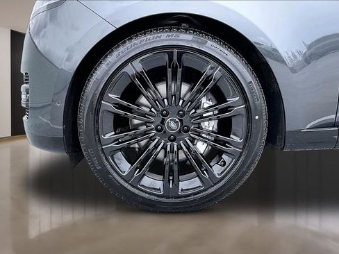 New 2025 Land Rover Range Rover SE image 13