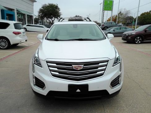 Used 2017 Cadillac XT5 Luxury w/ Driver Awareness Package image 2