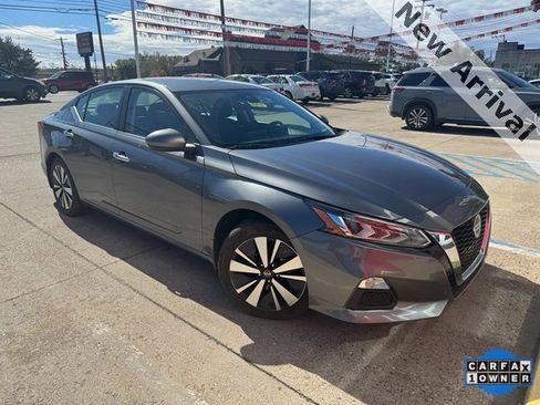 Used 2022 Nissan Altima 2.5 SV image 1