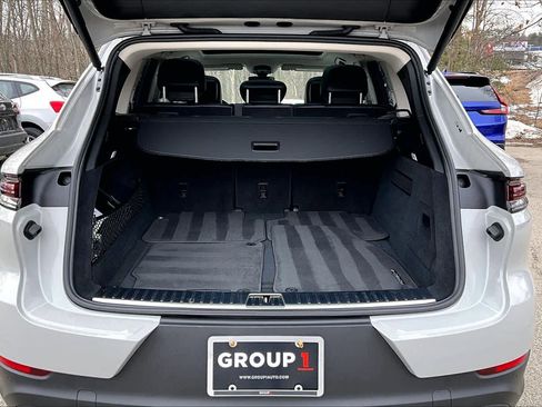 Used 2024 Porsche Cayenne image 31