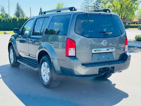 Used 2007 Nissan Pathfinder LE w/ LE Navigation Pkg AWD/4WD image 3