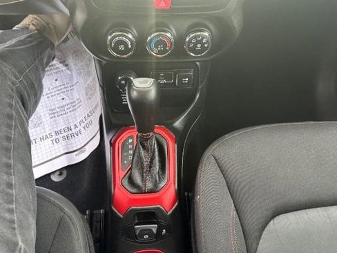 Used 2016 Jeep Renegade Trailhawk image 26