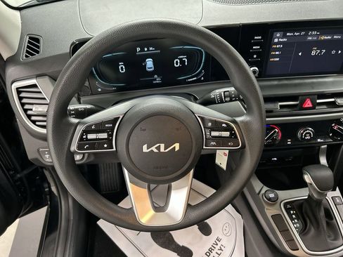 Used 2024 Kia Seltos LX AWD/4WD image 4
