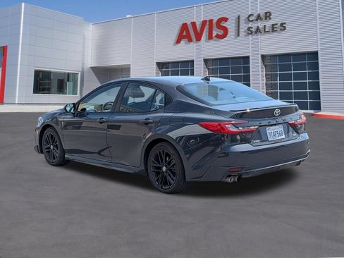 Used 2025 Toyota Camry SE FWD image 9