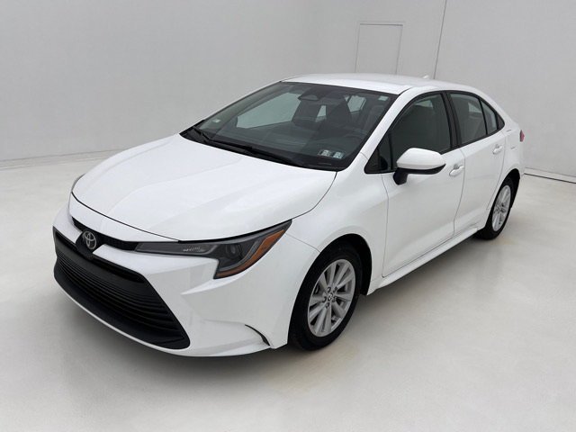 Used 2023 Toyota Corolla LE w/ LE Convenience Package FWD image 4
