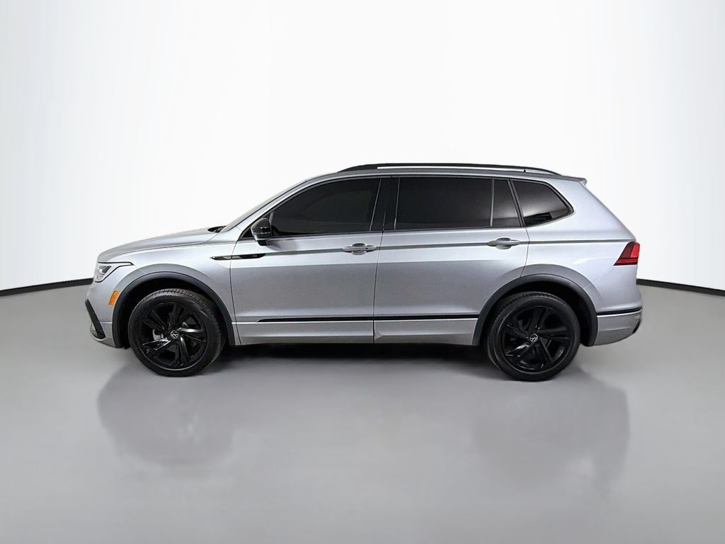 Used 2024 Volkswagen Tiguan SE R-Line AWD/4WD image 9
