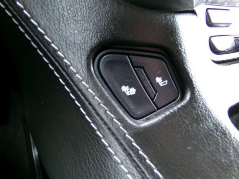 Used 2018 Chevrolet Suburban LT image 30