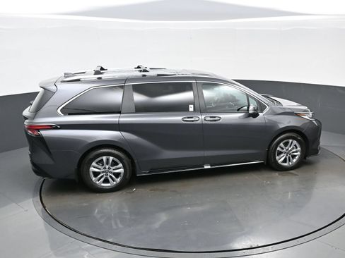 Used 2025 Toyota Sienna Limited AWD/4WD image 43