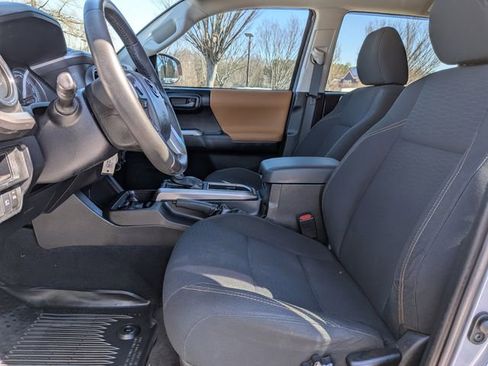 Used 2019 Toyota Tacoma SR5 image 18