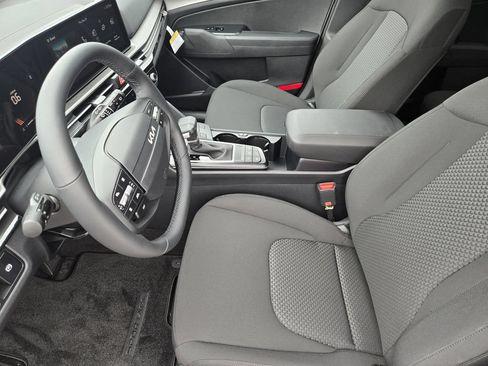 New 2026 Kia Sportage LX w/ LX Convenience Package FWD image 9