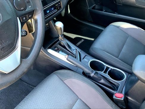 Used 2019 Toyota Corolla LE FWD image 16