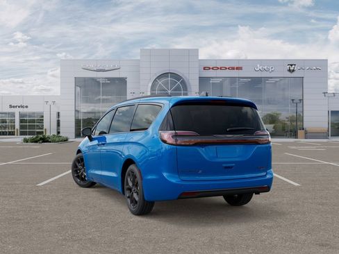 New 2026 Chrysler Pacifica Limited w/ S Appearance Package image 3
