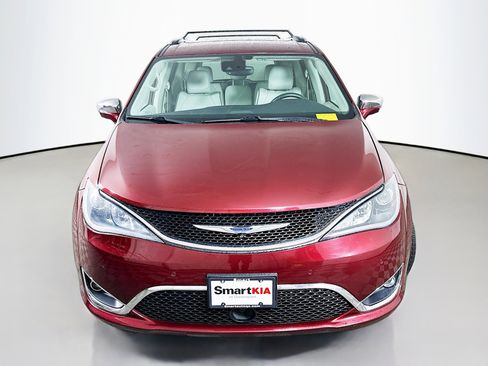 Used 2017 Chrysler Pacifica Limited w/ UConnect Theater Package FWD image 2