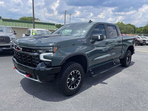 Used 2025 Chevrolet Silverado 1500 ZR2 w/ Technology Package AWD/4WD image 3