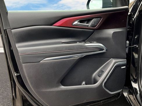 Used 2025 Chevrolet Traverse RS w/ LPO, Floor Liner Package image 12