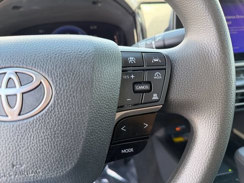 Used 2025 Toyota Camry LE FWD image 20