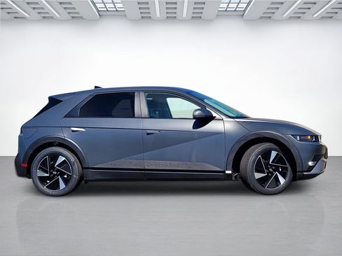 New 2026 Hyundai Ioniq 5 SEL RWD image 3