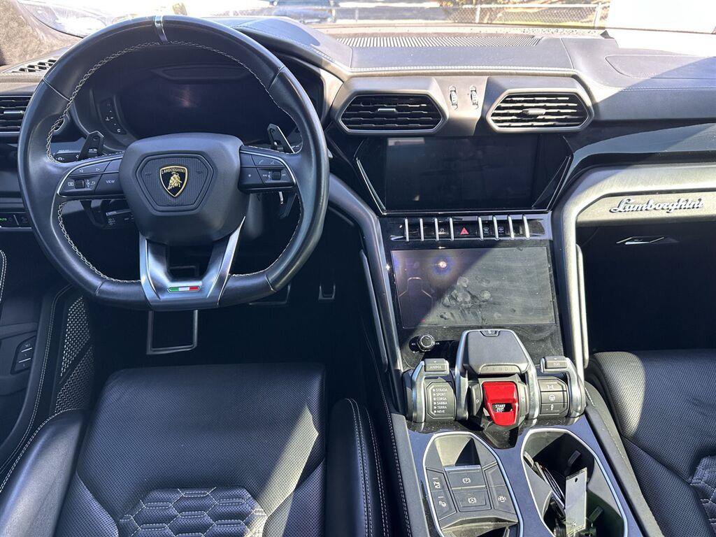 Used 2021 Lamborghini Urus AWD/4WD image 26