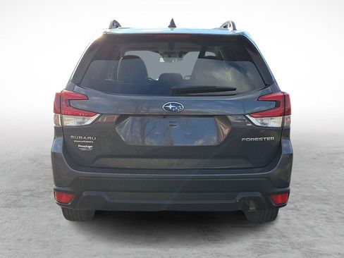 Used 2023 Subaru Forester Premium image 4