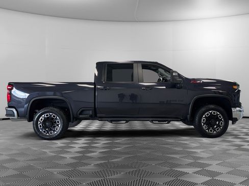 Used 2024 Chevrolet Silverado 2500 LT w/ All Star Edition AWD/4WD image 9