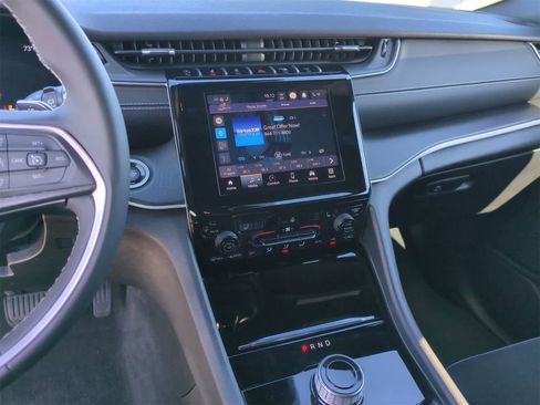 Used 2023 Jeep Grand Cherokee L Altitude image 28