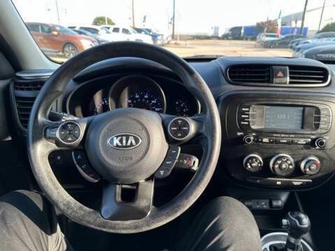 Used 2016 Kia Soul + FWD image 6