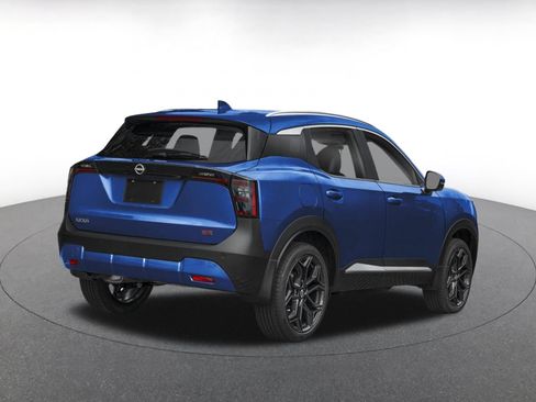 Used 2026 Nissan Kicks SR AWD/4WD image 2