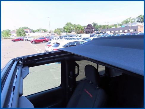 Certified 2018 Jeep Wrangler Unlimited Rubicon AWD/4WD image 15