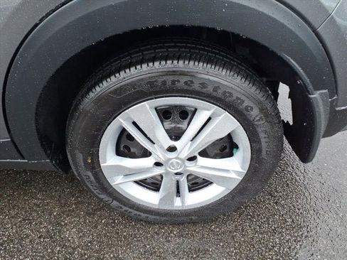 New 2025 Nissan Kicks Play S image 4