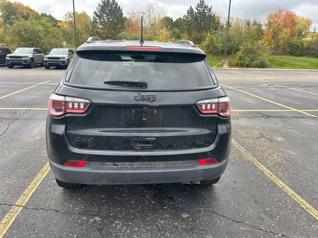 Used 2018 Jeep Compass Latitude AWD/4WD image 3