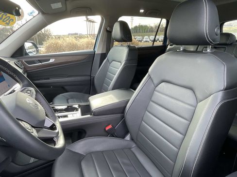 Certified 2025 Volkswagen Atlas SEL image 21