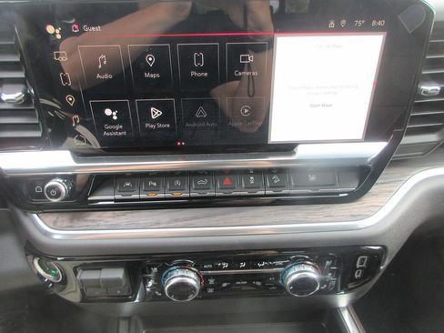 New 2026 GMC Sierra 1500 SLT image 18