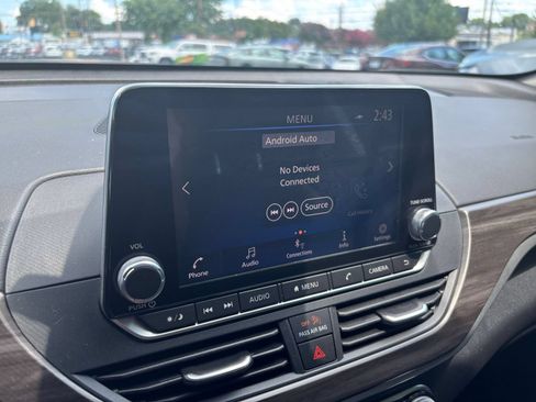 Used 2025 Nissan Altima 2.5 SV FWD image 17