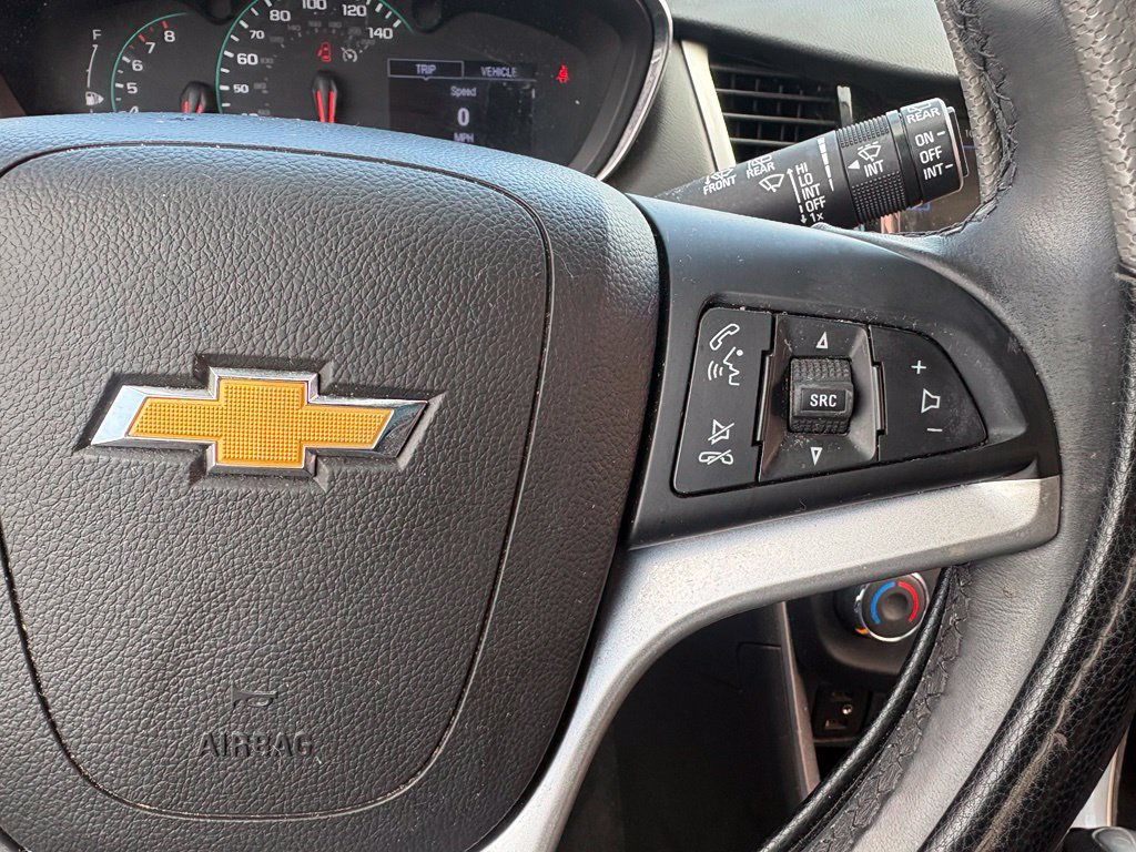 Used 2019 Chevrolet Trax LT w/ LT Convenience Package FWD image 17