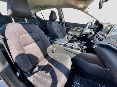 Used 2024 Nissan Altima 2.5 SV FWD image 25